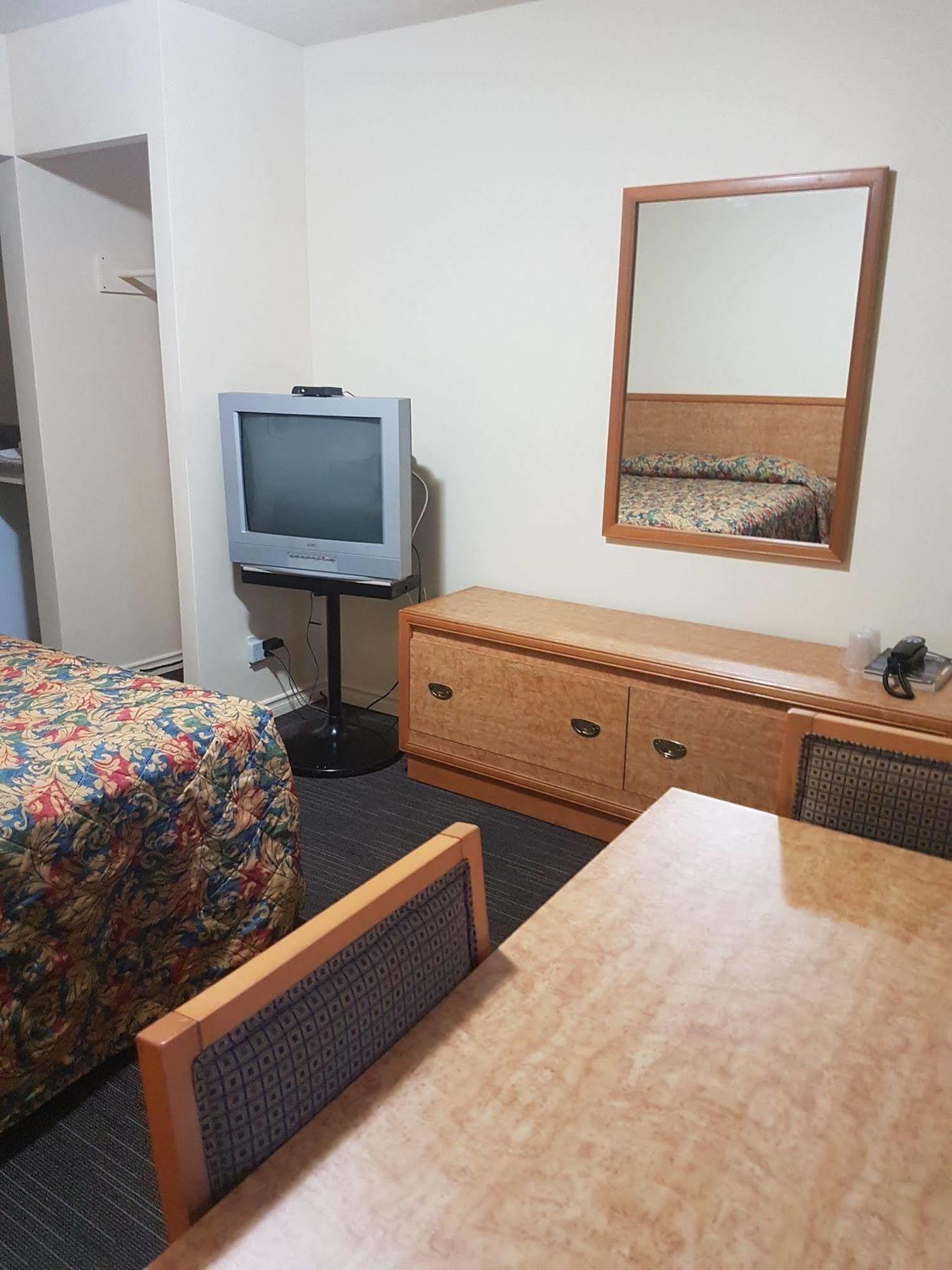 Travellers Choice Motel Γουίντσορ Εξωτερικό φωτογραφία